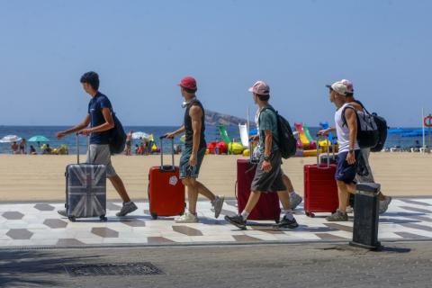turistas en Benidorm