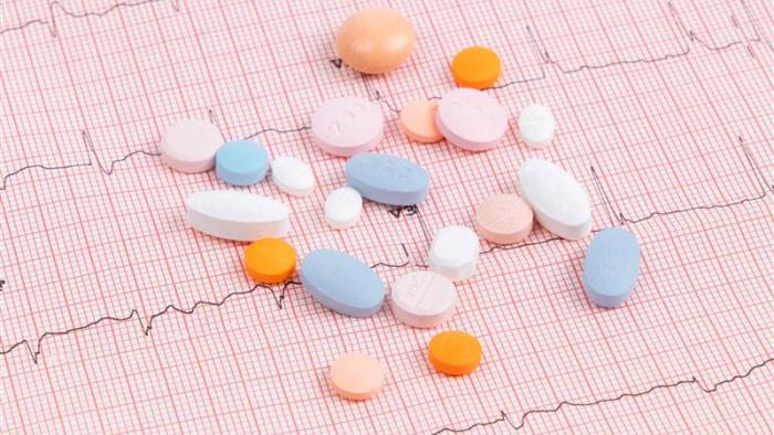 pastillas y electrocardiograma