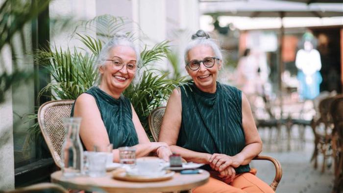 La esperanza de vida humana es más hereditaria de lo que se estimaba, según un estudio señoras gemelas