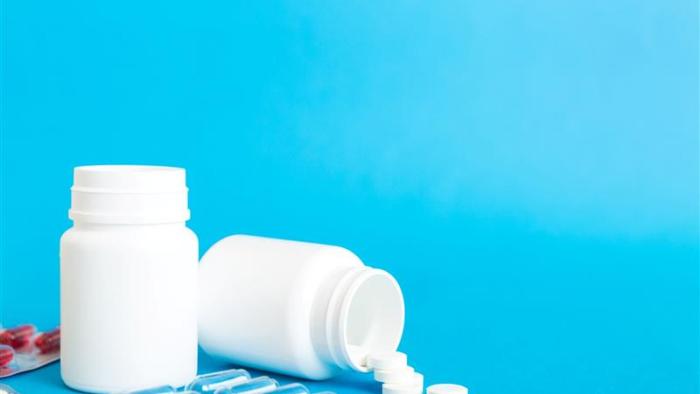 Botes con pastillas.